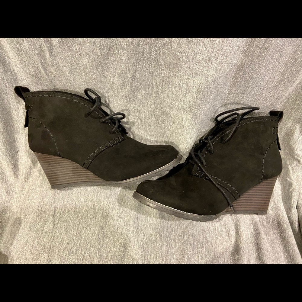 So American Heritage black boot